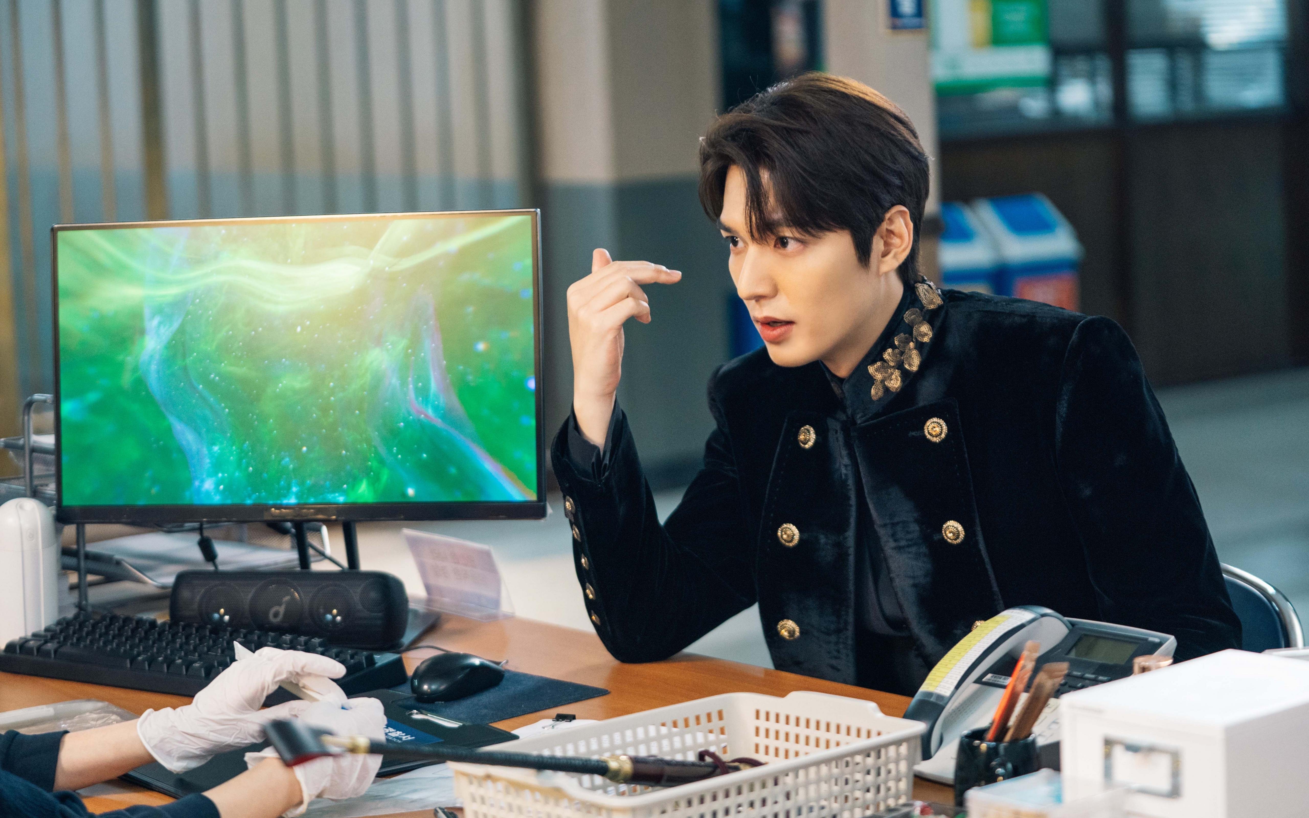 2018年西部决赛:库里在关键时刻连续远投六连中,帮助勇士逆转及时追平对手