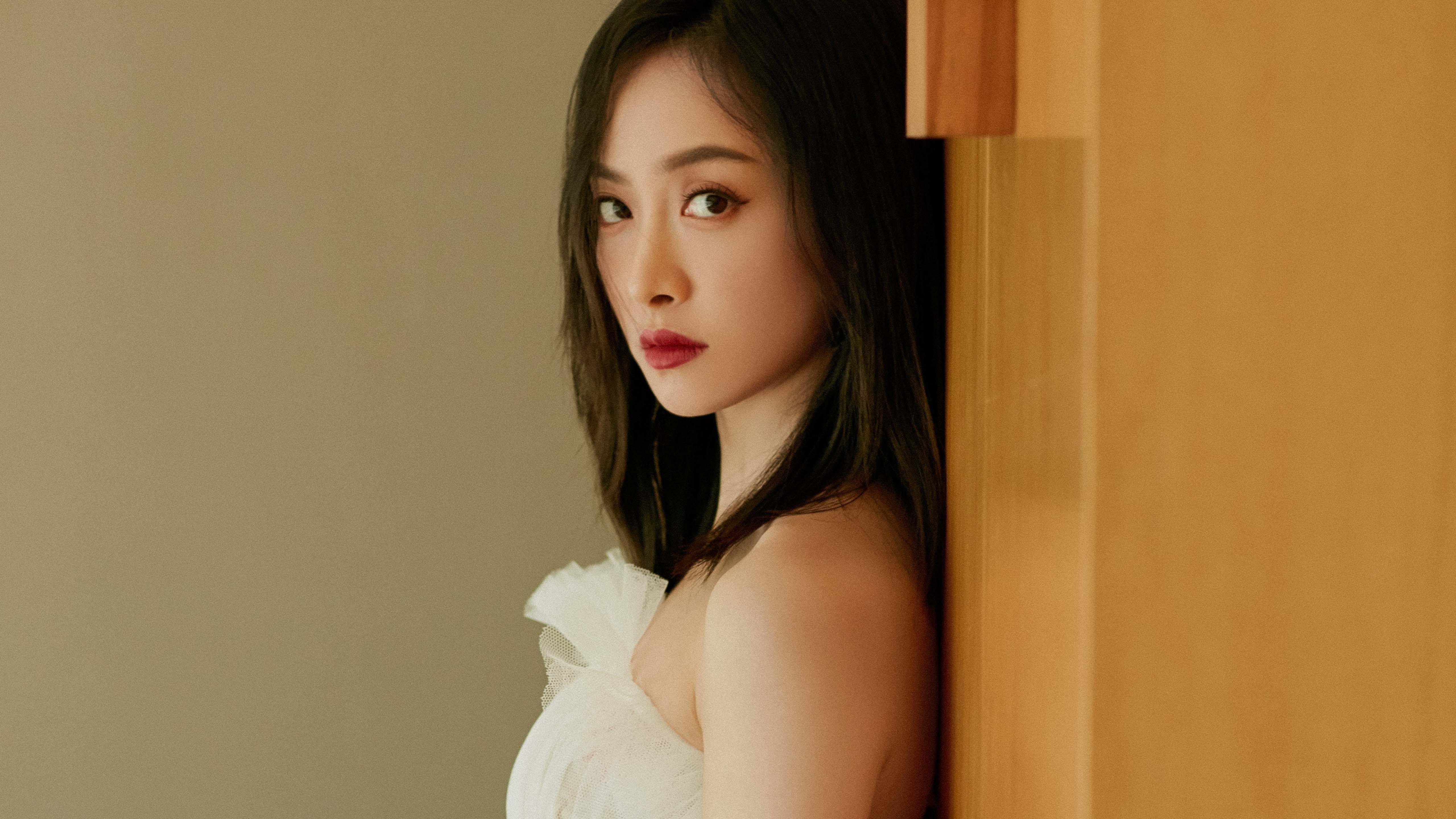 爱游戏-2016年季后赛：面对雷霆的“生死战”，库里挺身而出，投中多个超远距离三分，赢得“最佳表现”